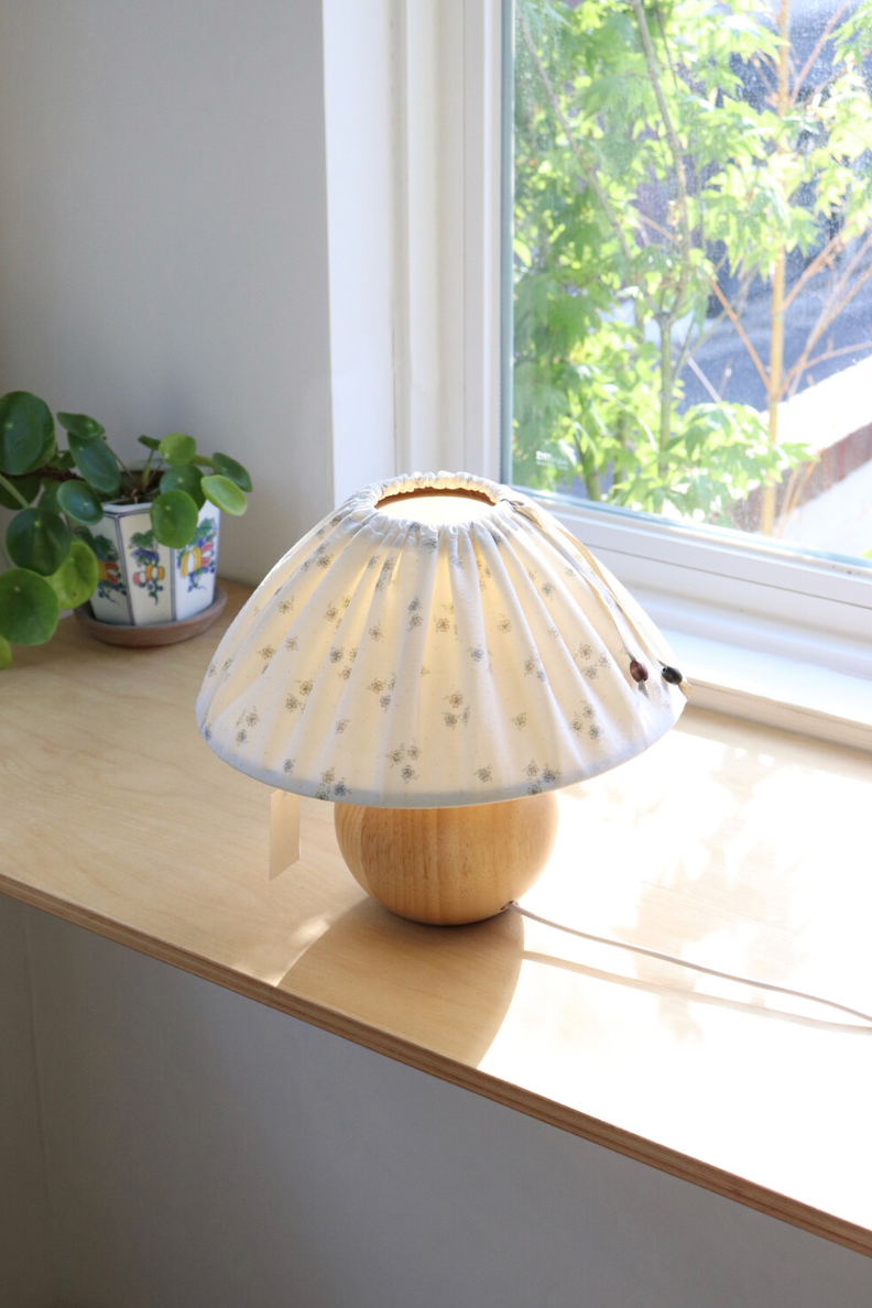 Lily Orb Lamp