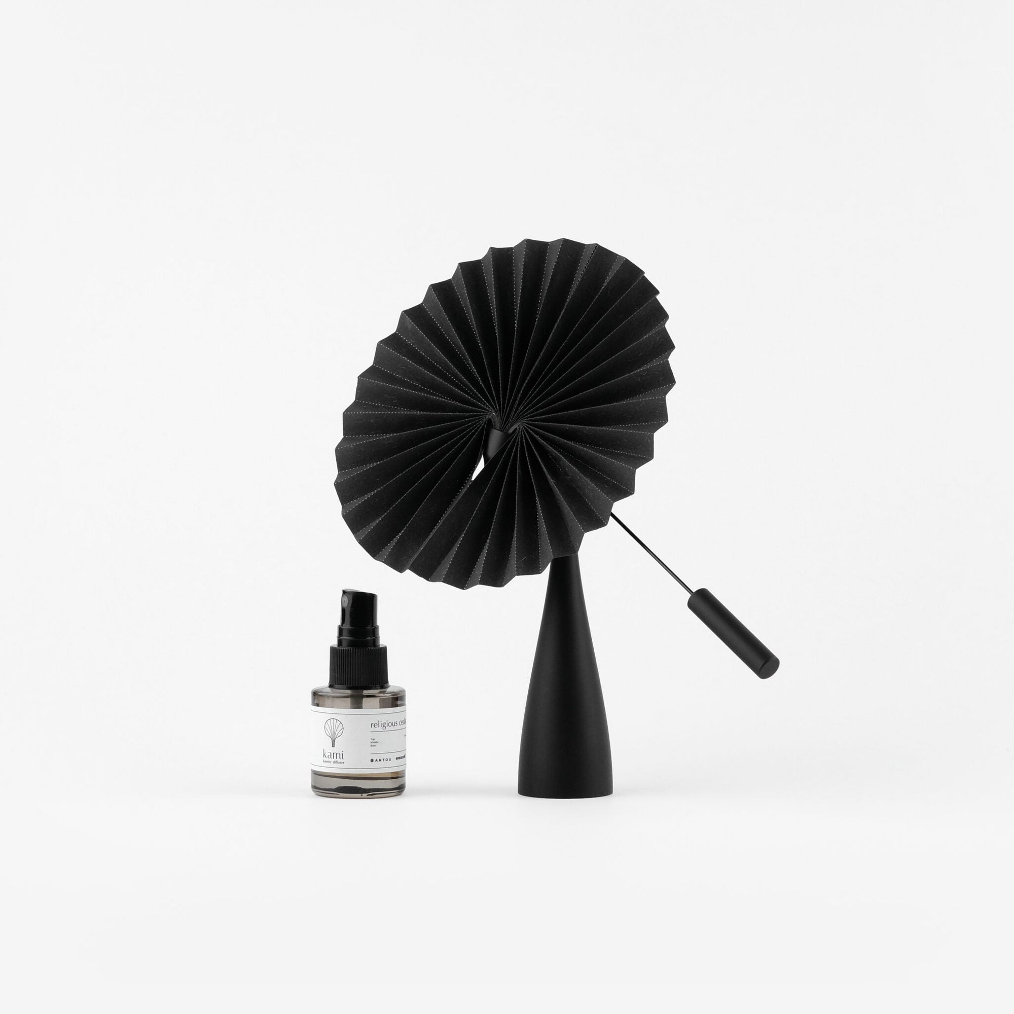 Classic Kami Kinetic Diffuser & Signature Scent Set