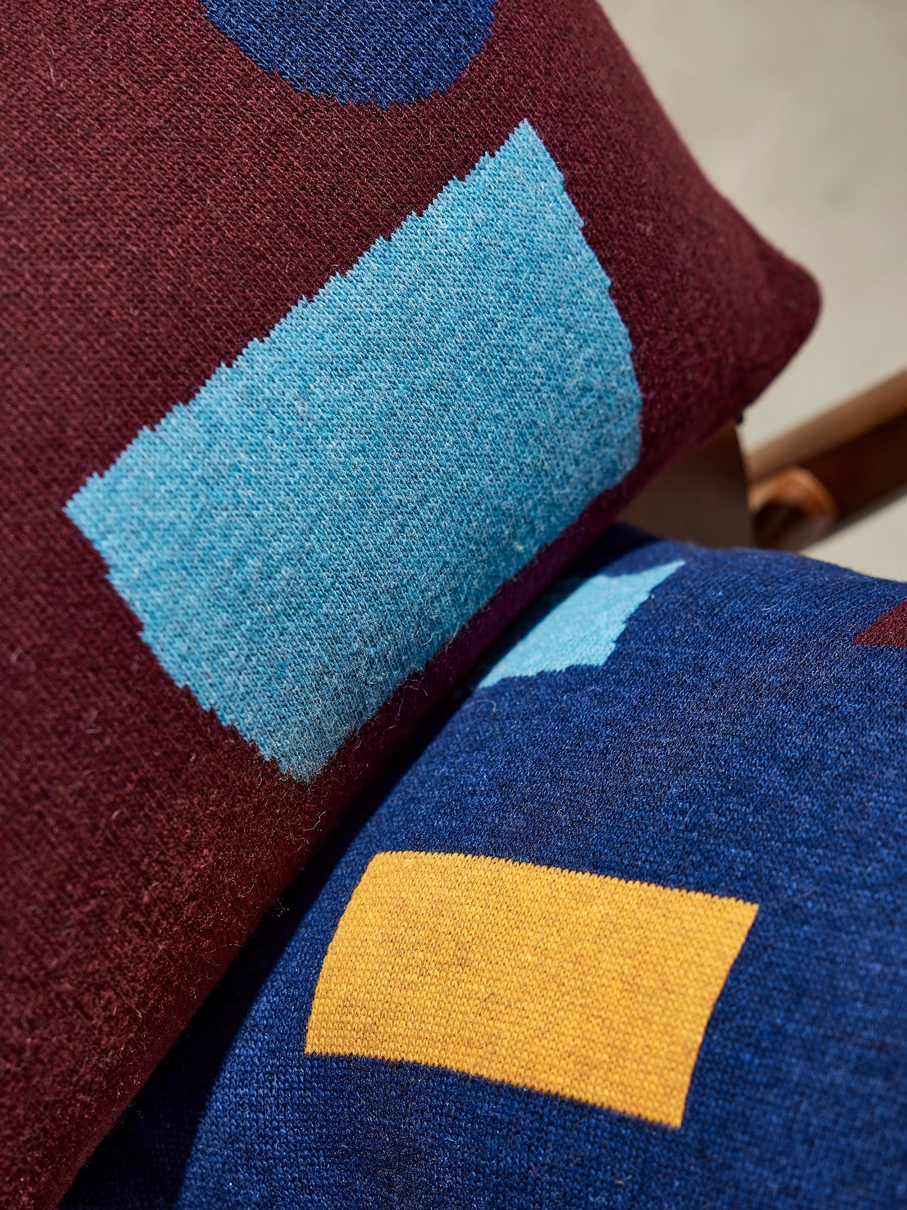 Pieces Knit Cushion